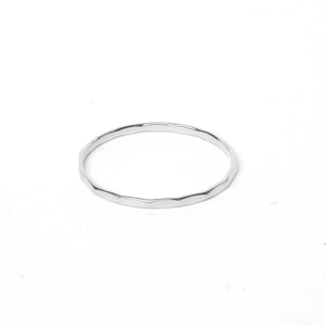 Silver flat ring with hammered groove decorations